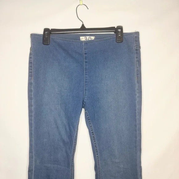 Free people we the free gummy pull on flare leg jeans Size 30 Short - Picture 4 of 10
